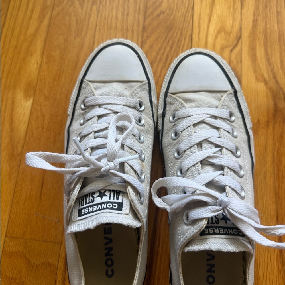 Converse Light Gray/White Low Top Canvas Sneakers with Black Trim, 6.5